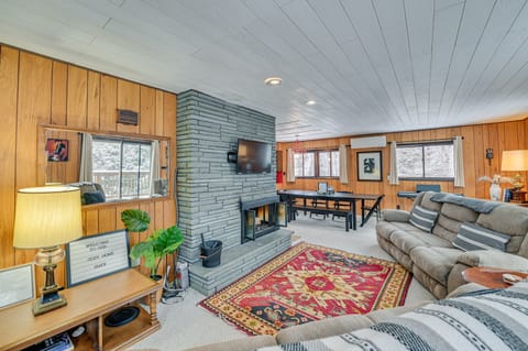 North Creek Chalet w/ Fire Pit Near Gore Mountain! House in Capital District, NY, USA