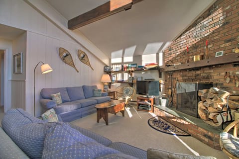 Adventure Home: Trails, Pool, Gym & Tennis Access Apartment in Peru