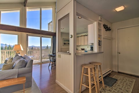 Adventure Home: Trails, Pool, Gym & Tennis Access Apartment in Peru