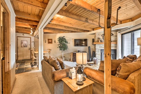 Ski & Hike: Mtn-View Condo in Silverthorne! Apartment in Wildernest