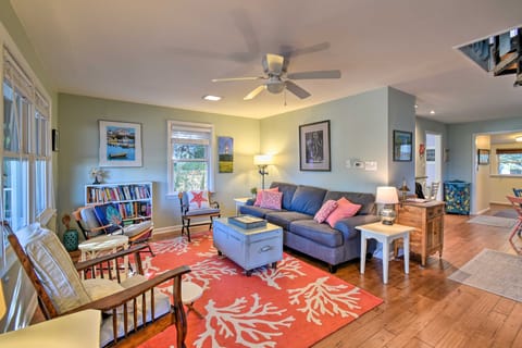 Classic Chesapeake Beachside Cottage w/ Porch! House in Norfolk