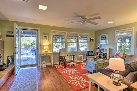 Classic Chesapeake Beachside Cottage w/ Porch! House in Norfolk