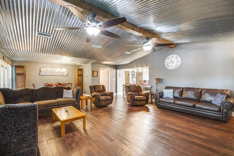 Ferriday Lakehouse w/ Private Dock, Deck, & Yard! House in Mississippi