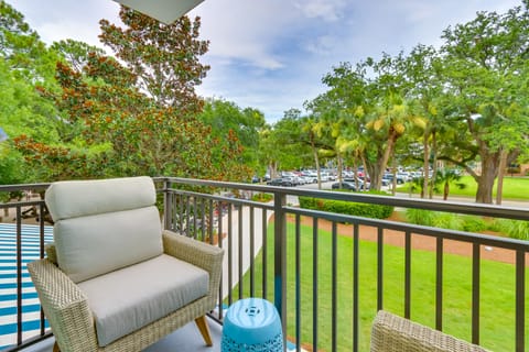 Walk to Pier & Golf: Heart of Harbour Town Condo Apartment in Hilton Head Island
