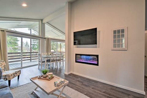 Cozy Cottage on the Coast Near Downtown Westport! Cottage in Westport