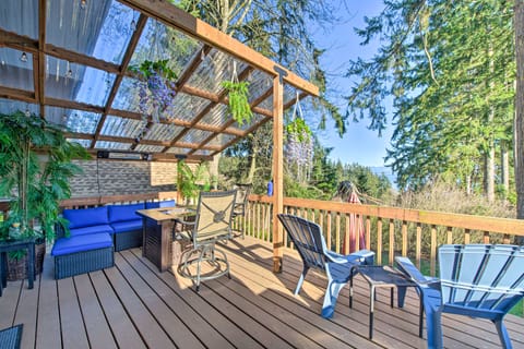 Unique Camano Cabin w/ Mountain + Water Views House in Camano Island