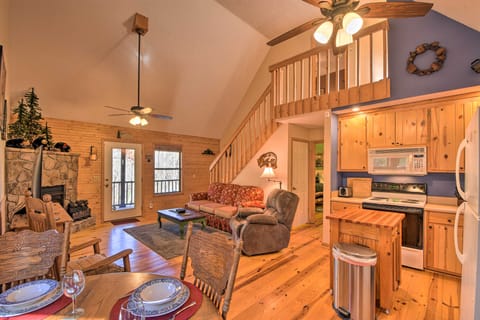 Family-Friendly Cabin ~ 1 Mile to Hike & Swim! House in Union County