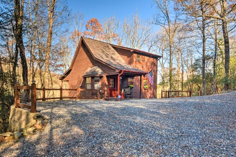 Family-Friendly Cabin ~ 1 Mile to Hike & Swim! House in Union County