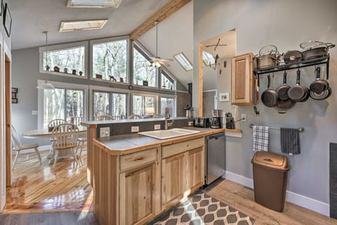 Spacious Family Escape: Walk to Lake Michigan! House in Wisconsin