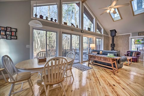 Spacious Family Escape: Walk to Lake Michigan! House in Wisconsin