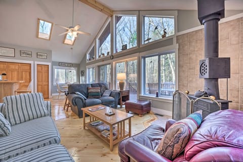 Spacious Family Escape: Walk to Lake Michigan! House in Wisconsin