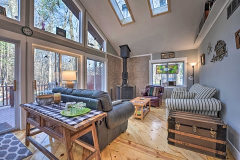 Spacious Family Escape: Walk to Lake Michigan! House in Wisconsin