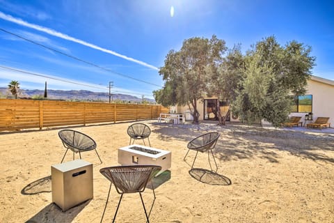 Modern Joshua Tree Bungalow with Fire Pit & BBQ! House in Joshua Tree