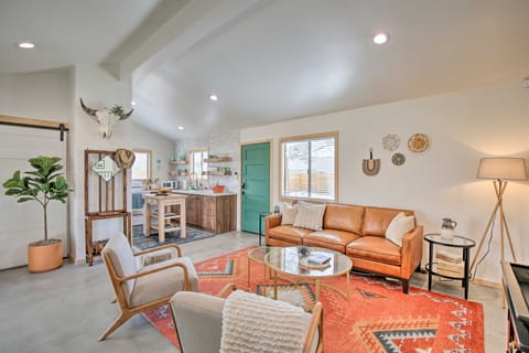 Modern Joshua Tree Bungalow with Fire Pit & BBQ! House in Joshua Tree