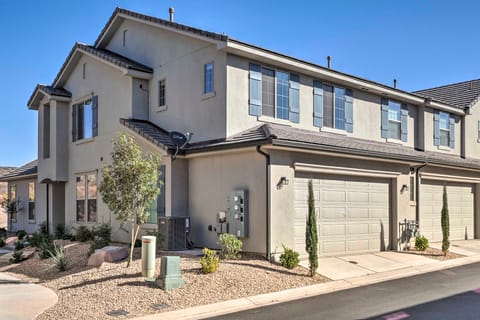 Washington Townhome w/ Patio + Resort Perks! Apartment in Washington