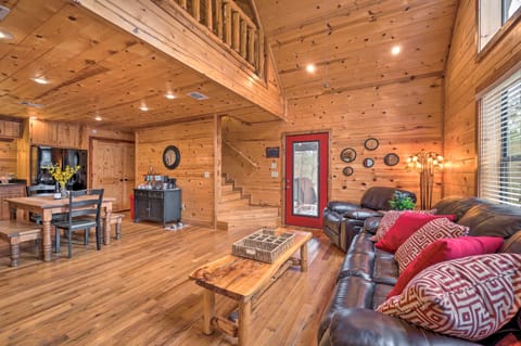 Hot Tub: 'Little Bear's Pond' Broken Bow Cabin House in Broken Bow