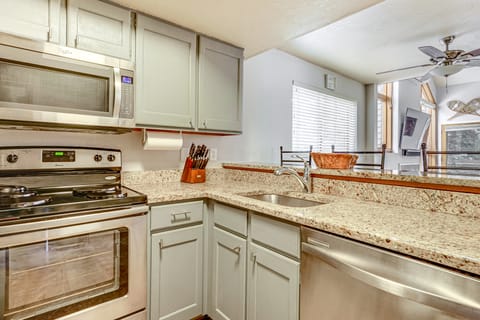 Expansive Canyons Ski Retreat w/ Community Pool! Apartment in Wasatch County