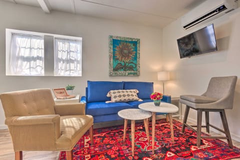 Claire’s Cottage ~ 4 Mi to Downtown Greenville! Cottage in Greenville