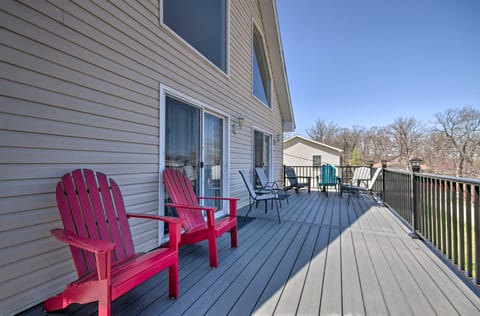 Deck, Lake Views! Group Getaway in Osage Beach House in Osage Beach