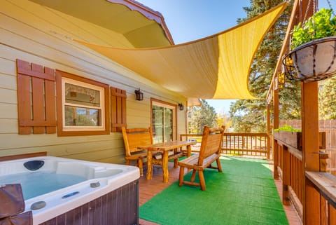 327936 Hot Tub + Mtn Views: Woodland Park Gem House in Woodland Park