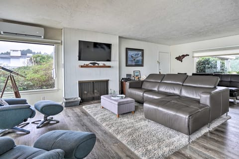 Serenity By The Sea - Chic Oceanfront Home w/ Deck House in Brookings