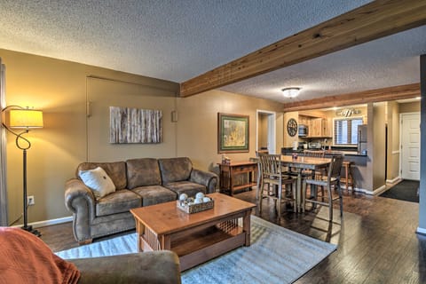 Cozy Bellaire Condo w/ Balcony - 3 Mi to Skiing! Apartment in Michigan