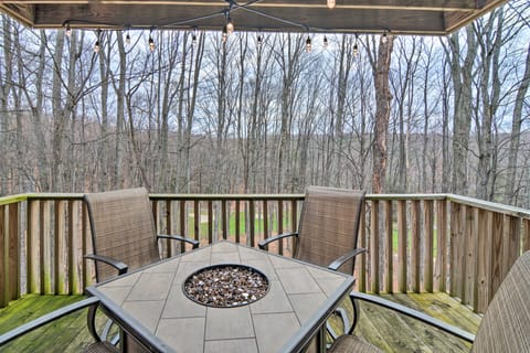 Cozy Bellaire Condo w/ Balcony - 3 Mi to Skiing! Apartment in Michigan