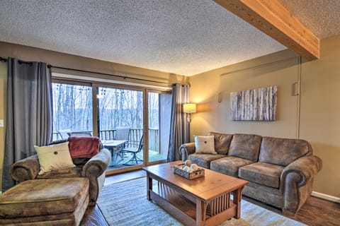 Cozy Bellaire Condo w/ Balcony - 3 Mi to Skiing! Apartment in Michigan