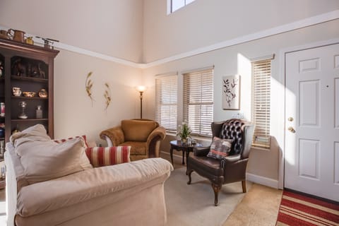 Golfer's Oasis w/ Balcony & BBQ in San Tan Valley House in Johnson Ranch