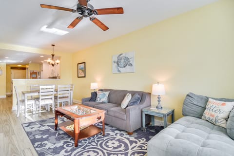 Waterfront Condo w/ Water Park, Walk to the Beach! Apartment in Indian Rocks Beach