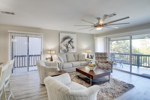 Lake-View Balcony, Resort Perks: Hot Springs Condo Apartment in Lake Hamilton