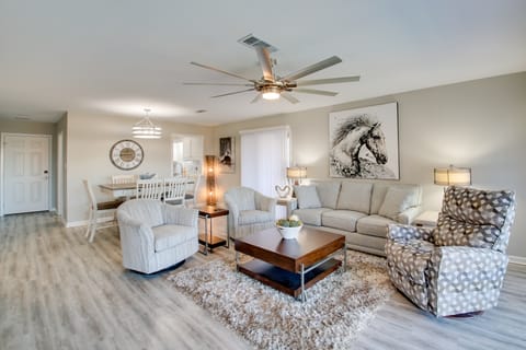 Lake-View Balcony, Resort Perks: Hot Springs Condo Apartment in Lake Hamilton