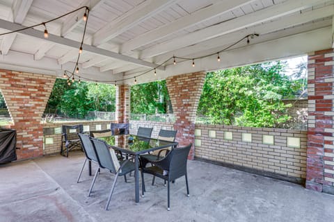 1 Mi to Dtwn: Family-Friendly Brenham Bungalow! House in Brenham