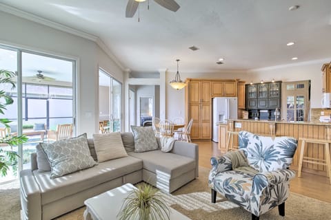 Riverview Oasis! Family Home w/ Pool & Pond Views House in Riverview