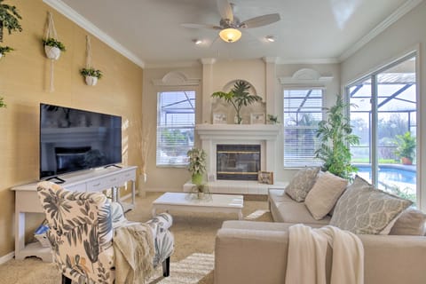 Riverview Oasis! Family Home w/ Pool & Pond Views House in Riverview