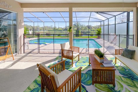 Riverview Oasis! Family Home w/ Pool & Pond Views House in Riverview