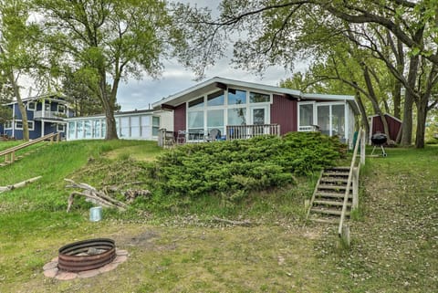 Lakefront Cottage Near Wineries + State Parks! Cottage in Wisconsin