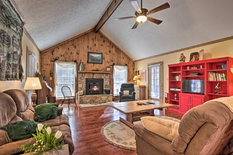 ‘Firefly Cove’ - 3 Mi to Parkway & National Park! House in Sevier County