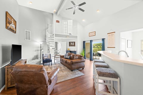 Condo in Lakefront Resort w/ Boat Launch & Pool! Apartment in Table Rock Lake