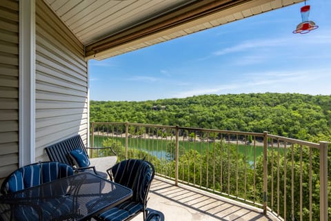 Condo in Lakefront Resort w/ Boat Launch & Pool! Apartment in Table Rock Lake