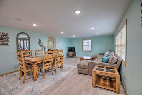 Outdoor Family Fun: Large Home by Beaver Lake! House in Beaver Lake