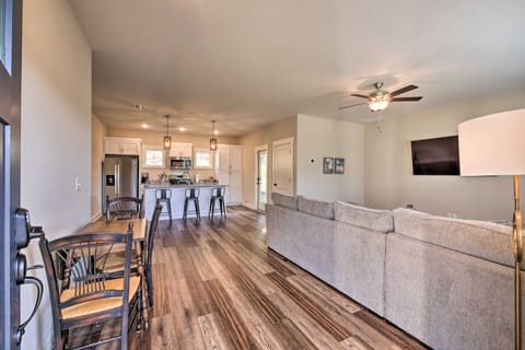 Wooded Escape w/ Beautiful Backyard + Mtn Views! House in Chattanooga