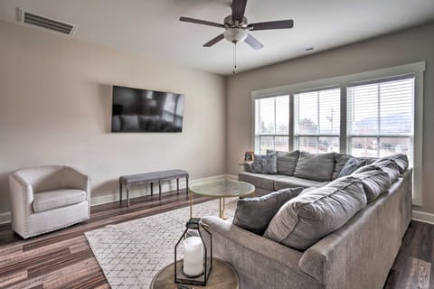 Wooded Escape w/ Beautiful Backyard + Mtn Views! House in Chattanooga