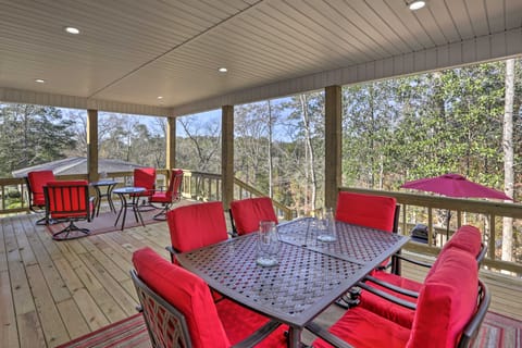 White Oak Creek Home w/ Views, Deck & Pool Access! House in Alabama