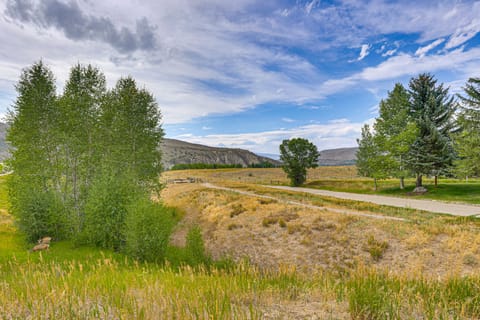 Hike, Ski & Golf: Fully Renovated Edwards Townhome Apartment in Edwards