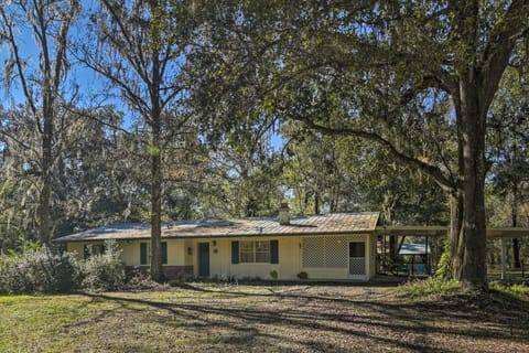 Pet-Friendly Brooksville Cottage w/ Fire Pit! Cottage in Florida