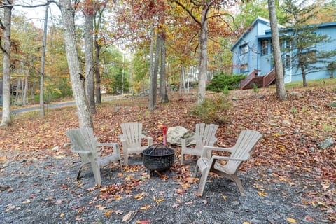 Fire Pit & Gas Grill: Charming Poconos Abode! House in Middle Smithfield
