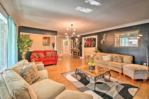 Hot Springs Home: Walk to Oaklawn! House in Hot Springs