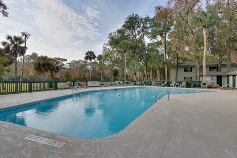 Decks + Pool Access: Hilton Head Island Townhome Apartment in Hilton Head Island