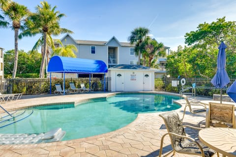 Walk to Beach: Home w/ Porch on Anna Maria Island! Apartment in Holmes Beach